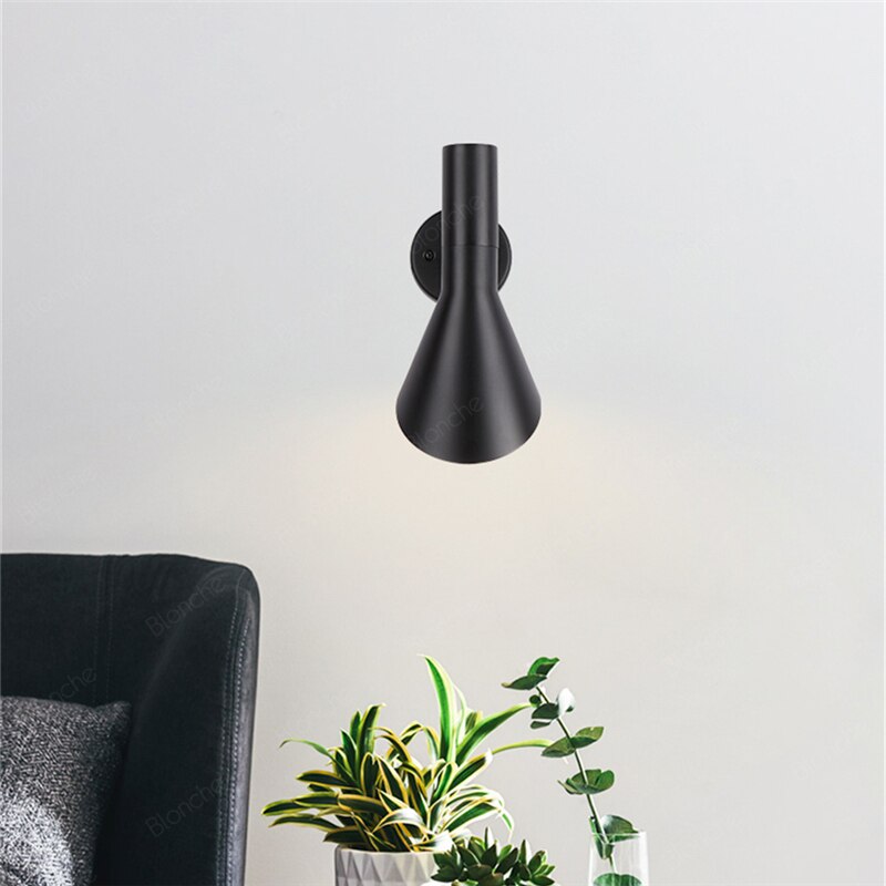 Minimalist Adjustable Wall Lamp